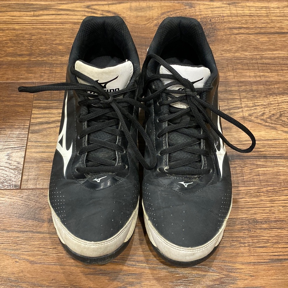 Mizuno Black and White Athletic Shoes